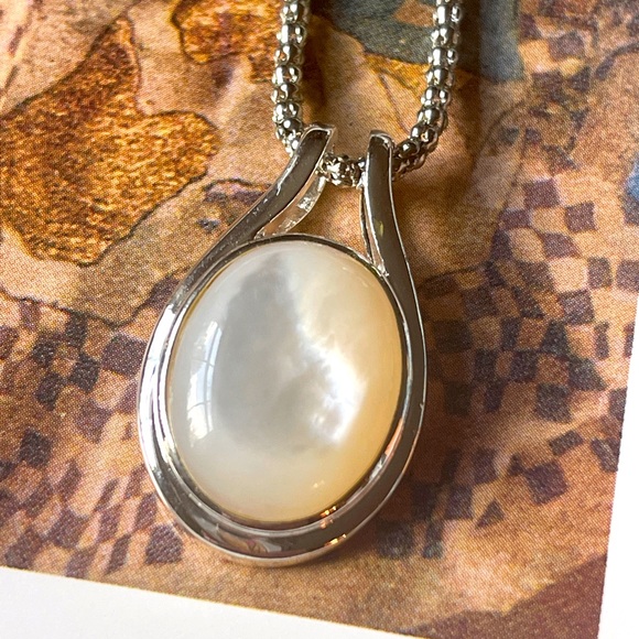 Vintage Jewelry - Vintage 925 Sterling Silver Moonstone Pendant necklace vintage signed